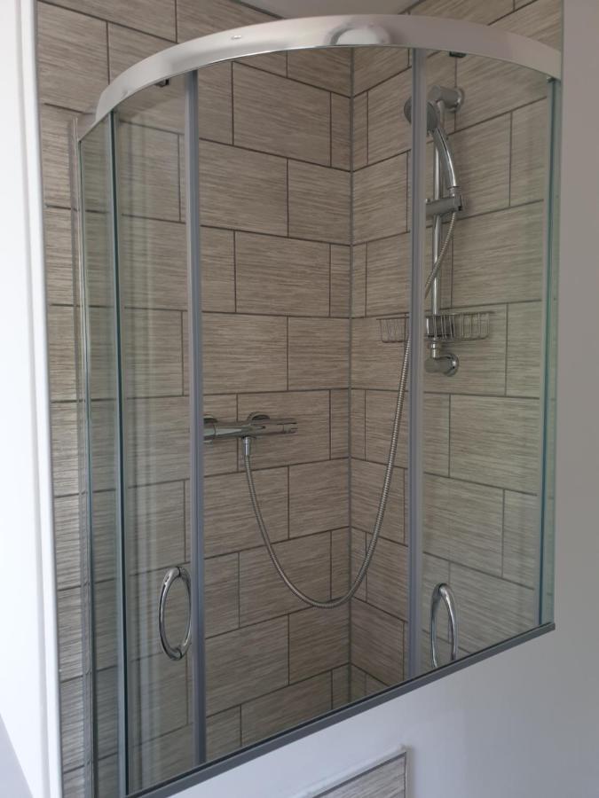 Cheerful 1 Private Room-Ensuite With Free Parking Silverdale  Extérieur photo